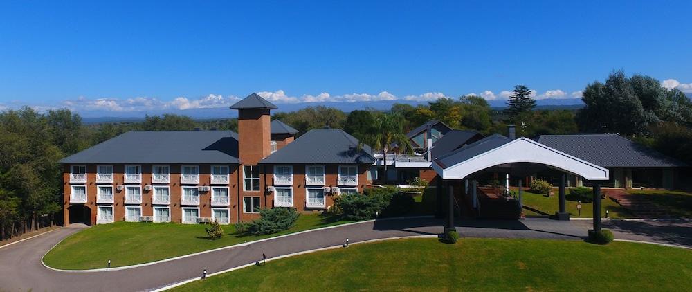 Howard Johnson Hotel & Spa Вила Генерал Белграно Екстериор снимка