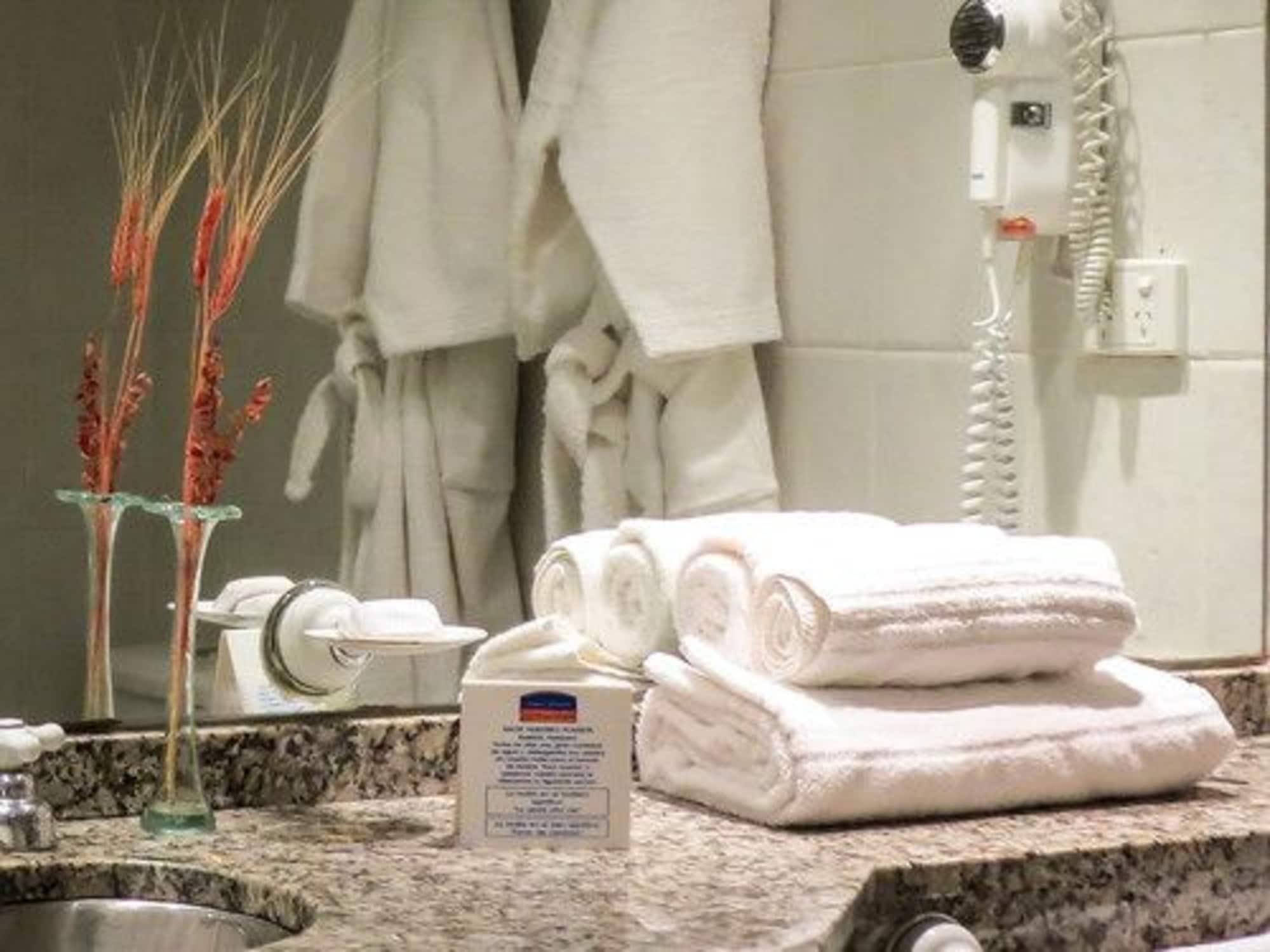 Howard Johnson Hotel & Spa Вила Генерал Белграно Екстериор снимка