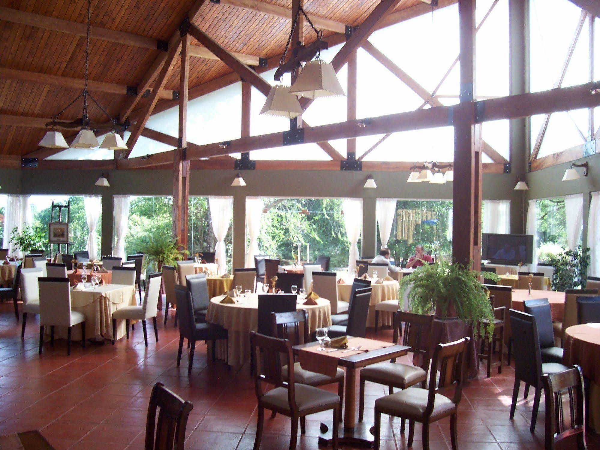Howard Johnson Hotel & Spa Вила Генерал Белграно Екстериор снимка